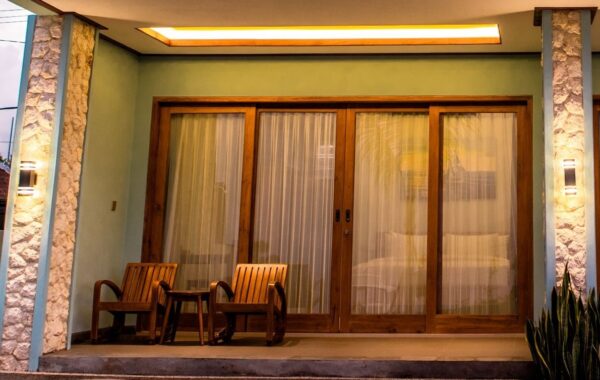 Grand Deluxe Beachfront Lower Floor